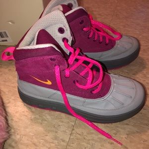 Girl nike boots
